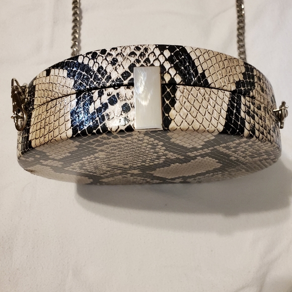 Hard case  round snake skin print round bag - Picture 8 of 14